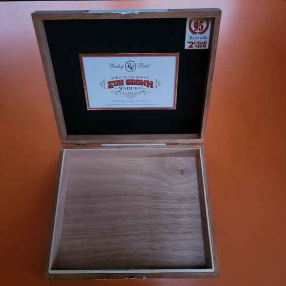 Empty Cigar Box - Picture 9 of 14